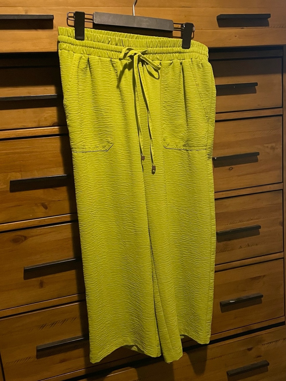 Women’s Lime Drawstring Wide-Leg Cropped Pants